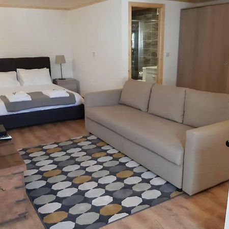 Aurora Papas Apartment Provesende ภายนอก รูปภาพ