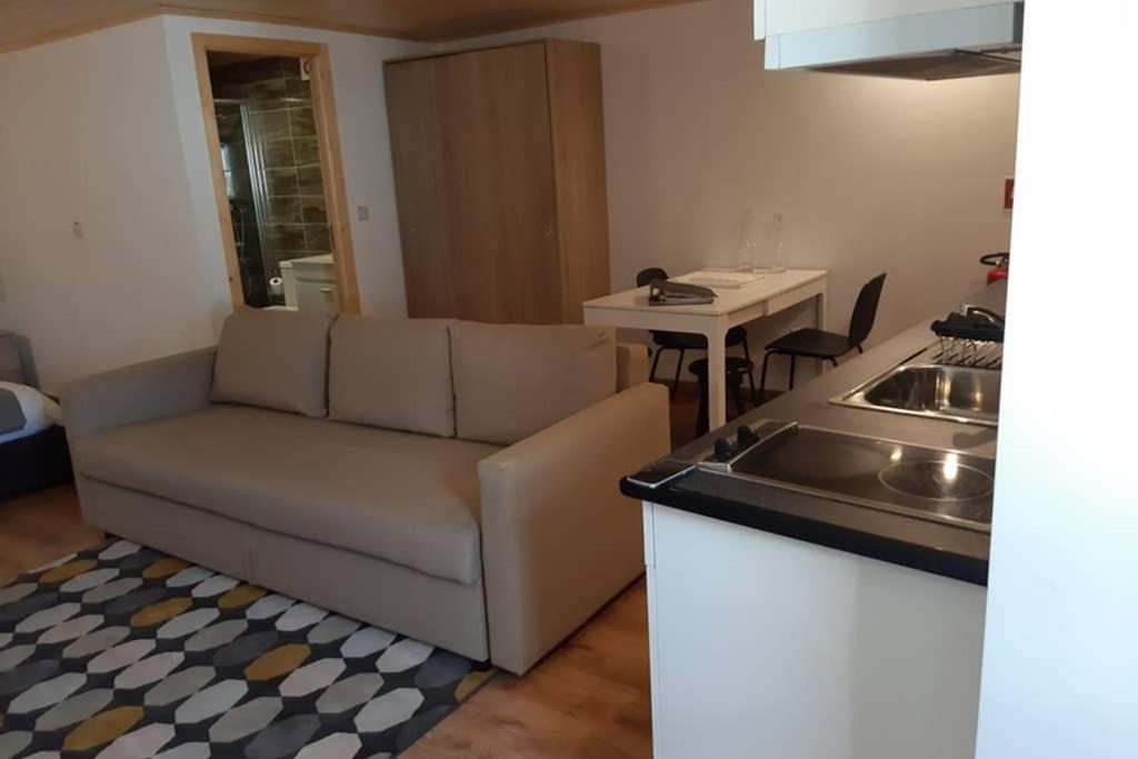 Aurora Papas Apartment Provesende ภายนอก รูปภาพ