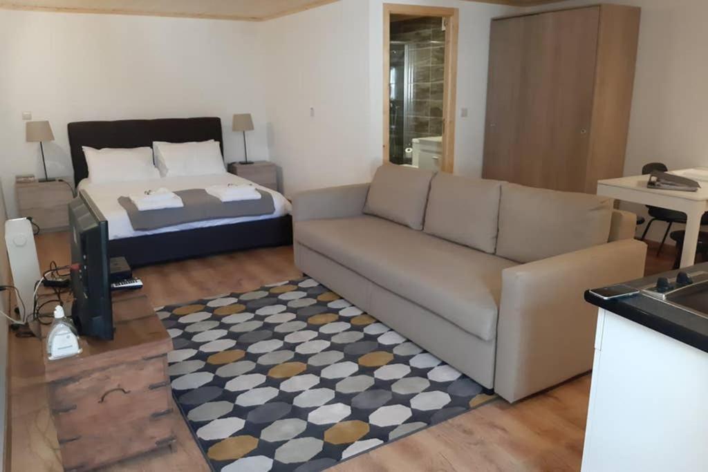 Aurora Papas Apartment Provesende ภายนอก รูปภาพ