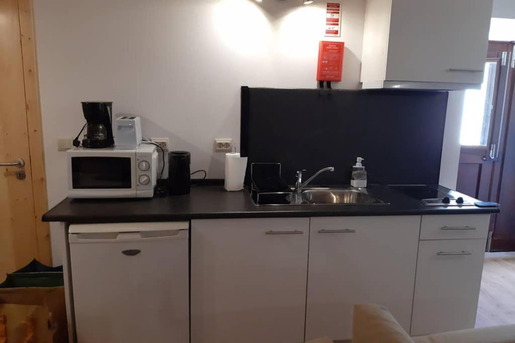 Aurora Papas Apartment Provesende ภายนอก รูปภาพ